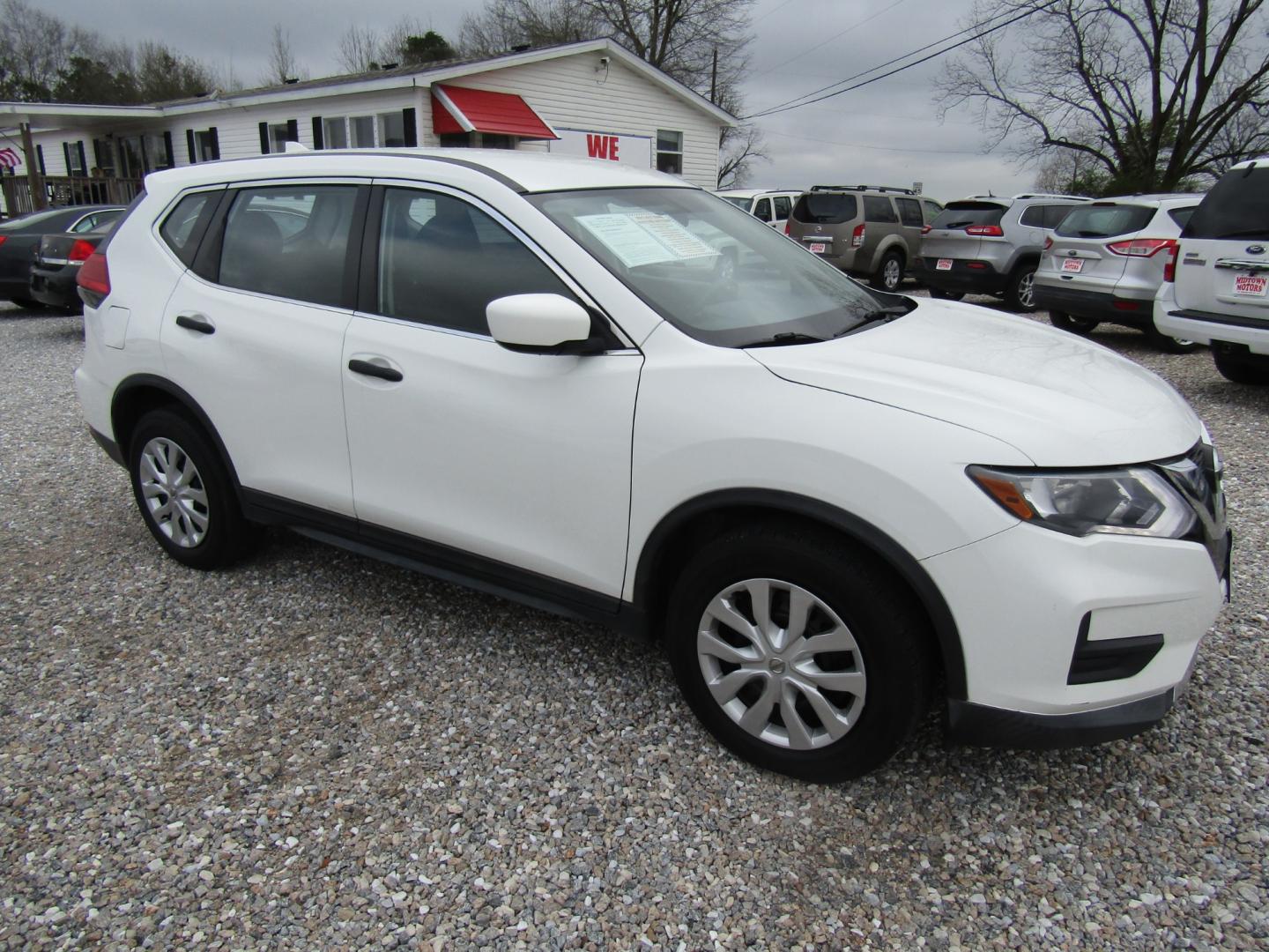 2017 White Nissan Rogue SL FWD (KNMAT2MT9HP) with an 2.5L L4 DOHC 16V engine, Automatic transmission, located at 15016 S Hwy 231, Midland City, AL, 36350, (334) 983-3001, 31.306210, -85.495277 - Photo#0